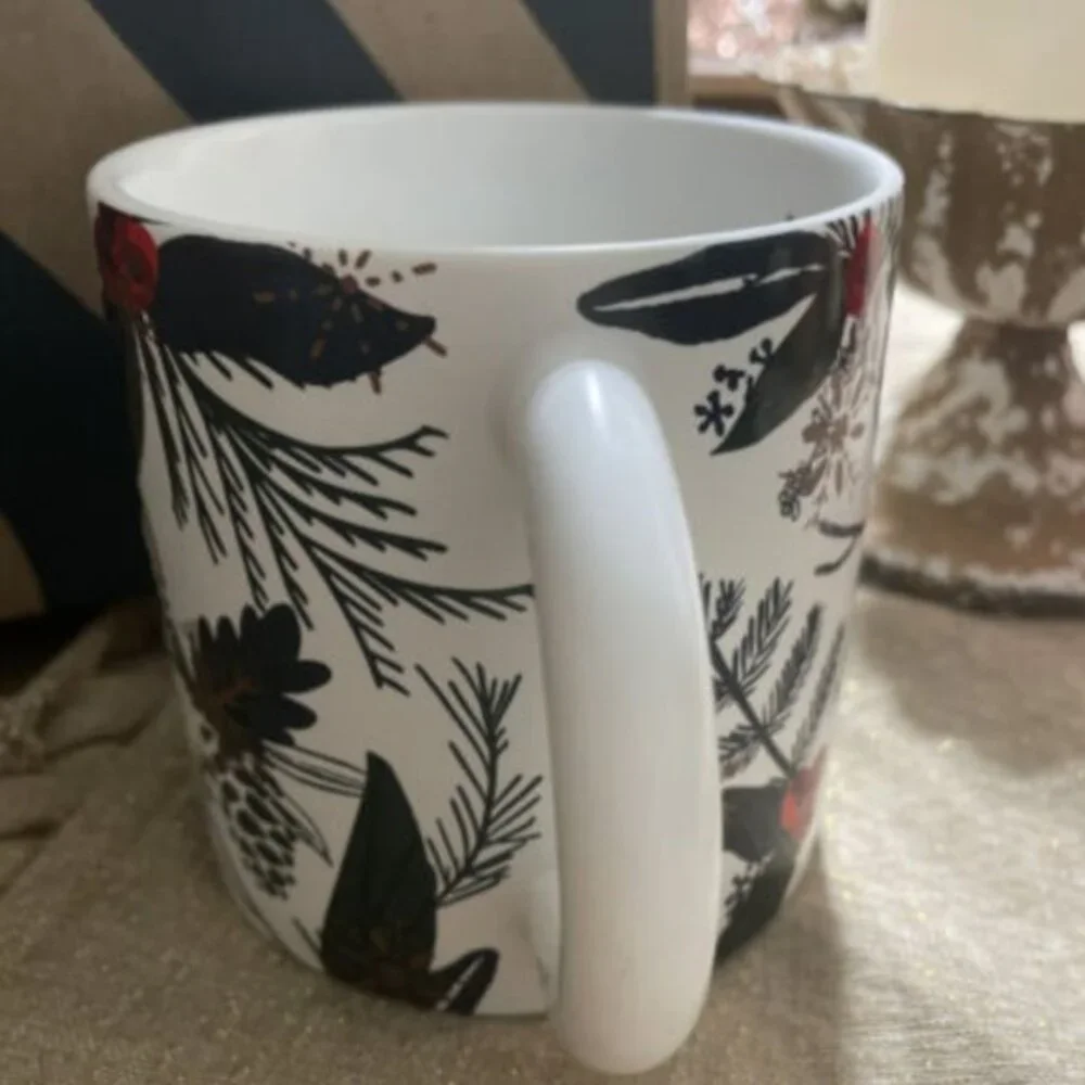 STARBUCKS CHRISTMAS‎ HOLIDAY 2021 12oz / 355ml Holly Ceramic Coffee Mug